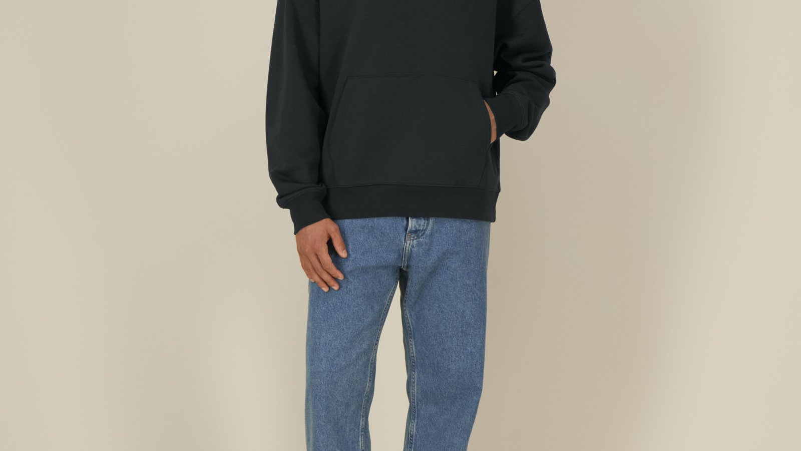 Stanley Stella Chaser – Unisex Crewneck Sweatshirt in Schwarz, Frontansicht